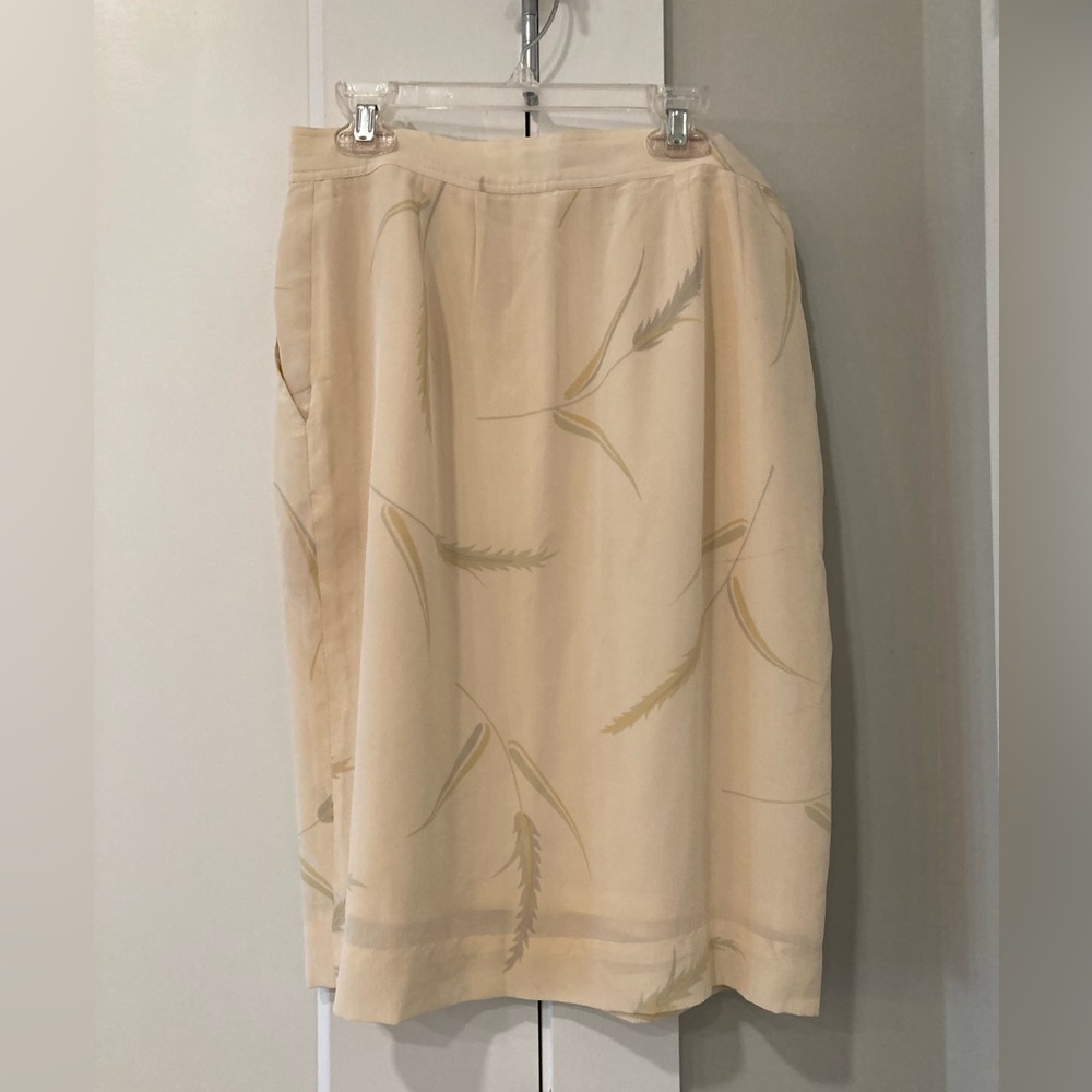 Dana Buchman 100% Silk skirt - Picture 2 of 4